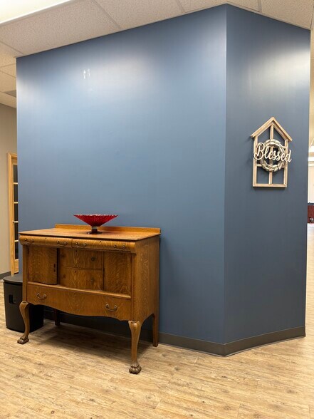 More Photos Of 55951 Gratiot Ave, Chesterfield Office For Sale