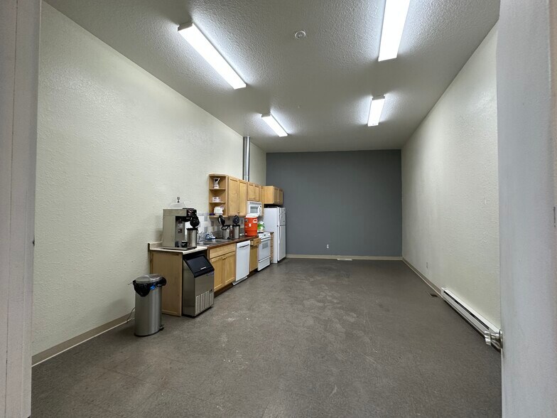 More Photos Of 1531 National Ave, Helena Flex For Sale