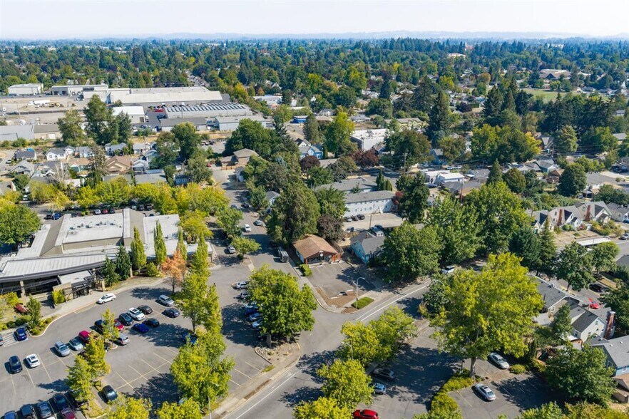 More Photos Of 1890 Capitol St NE, Salem Freestanding For Sale