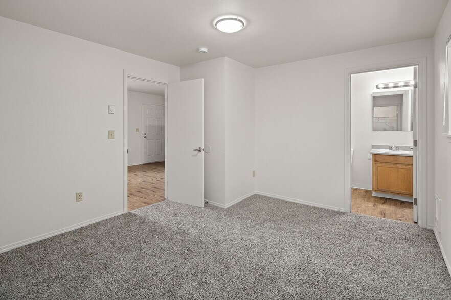 More Photos Of 812 10th St NE, Auburn Apartments For Sale