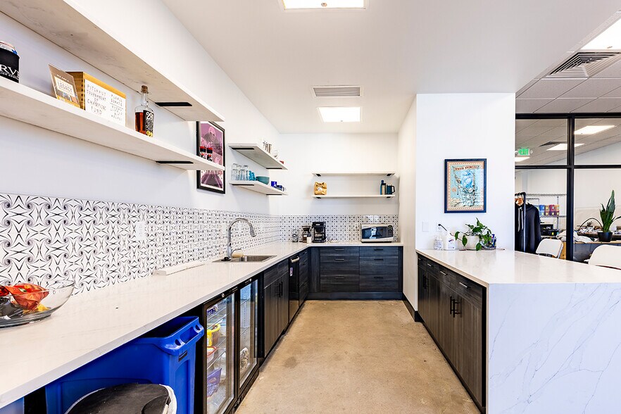 More Photos Of 1900 S Navajo St, Denver Warehouse For Sale