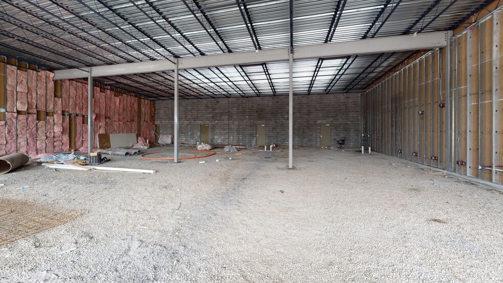 More Photos Of 106 Collier Rd, Clarksville Storefront Retail Office For Lease