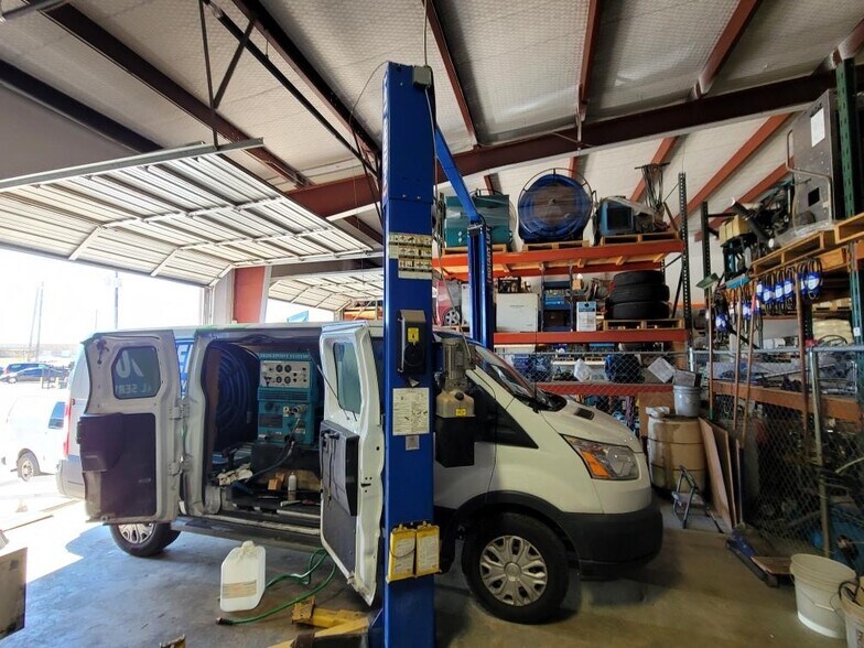 More Photos Of 3500 Dime Cir, Austin Warehouse For Lease