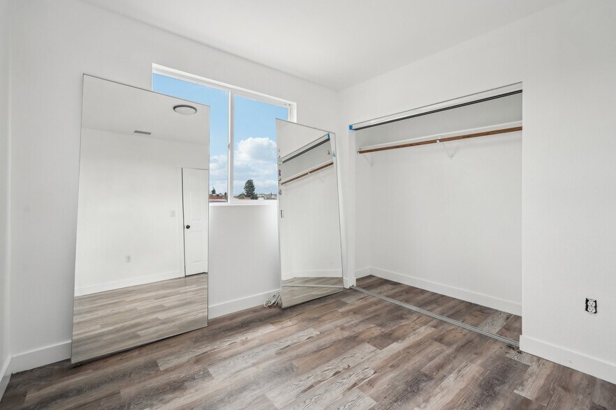 More Photos Of 2516 Malabar St, Los Angeles Apartments For Sale