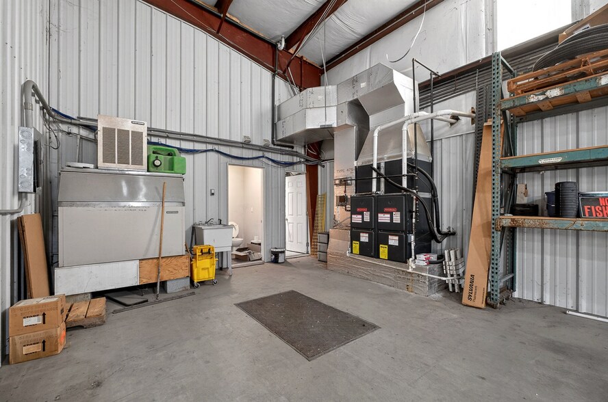 More Photos Of 350 5th S ave, Baxter Industrial For Lease