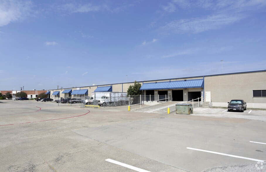 More Photos Of 3211-3227 E Avenue E, Arlington Distribution For Lease