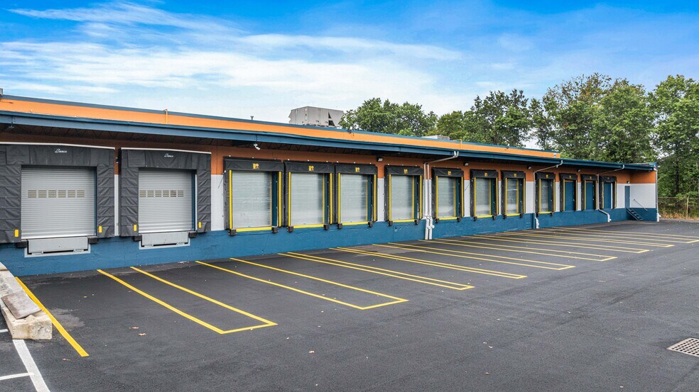 More Photos Of 14 Home News Row, New Brunswick Warehouse For Lease