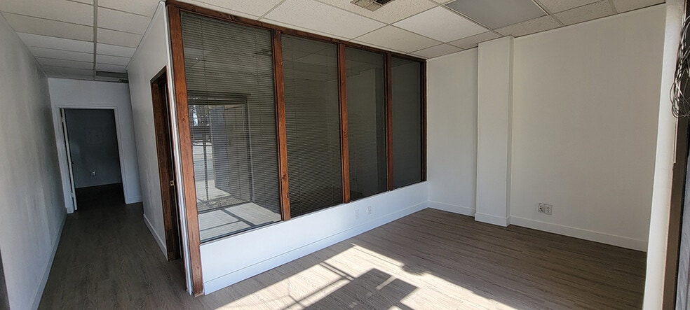 More Photos Of 6047 Tampa Ave, Tarzana Office For Lease