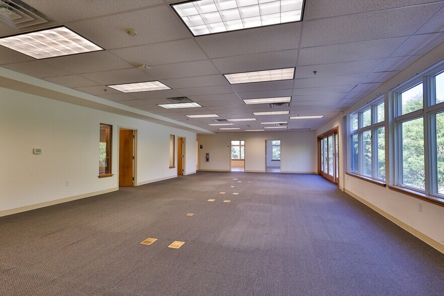 More Photos Of 1425 Mountain Dr N, Bethlehem Office For Sale