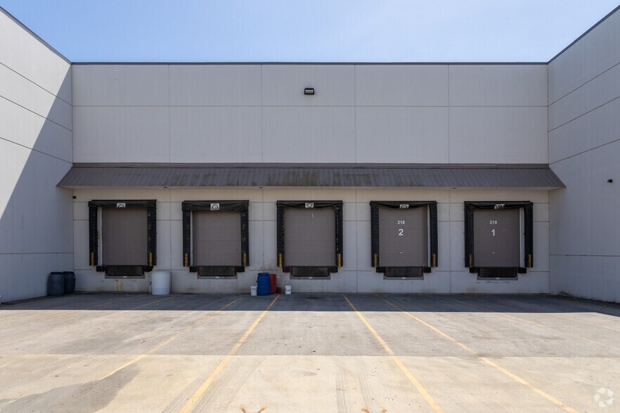 More Photos Of 6901 72nd St, Delta Industrial For Sale