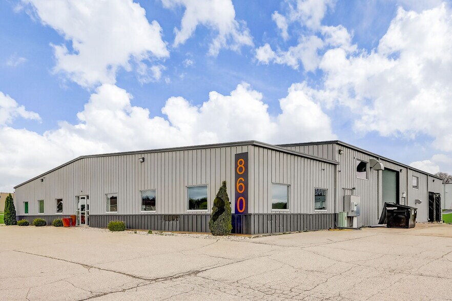 More Photos Of 860 N Parkway St, Jefferson Warehouse For Sale