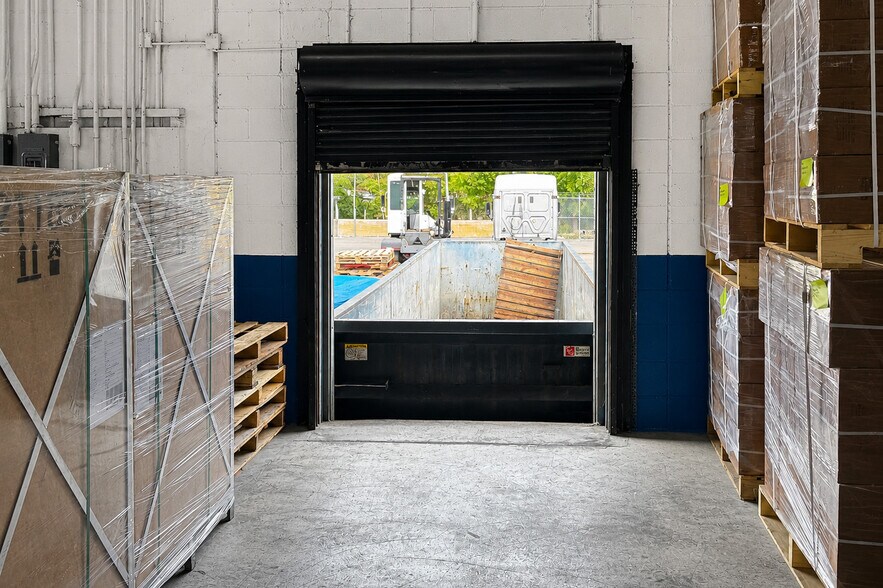 More Photos Of 76 National Rd, Edison Warehouse For Lease