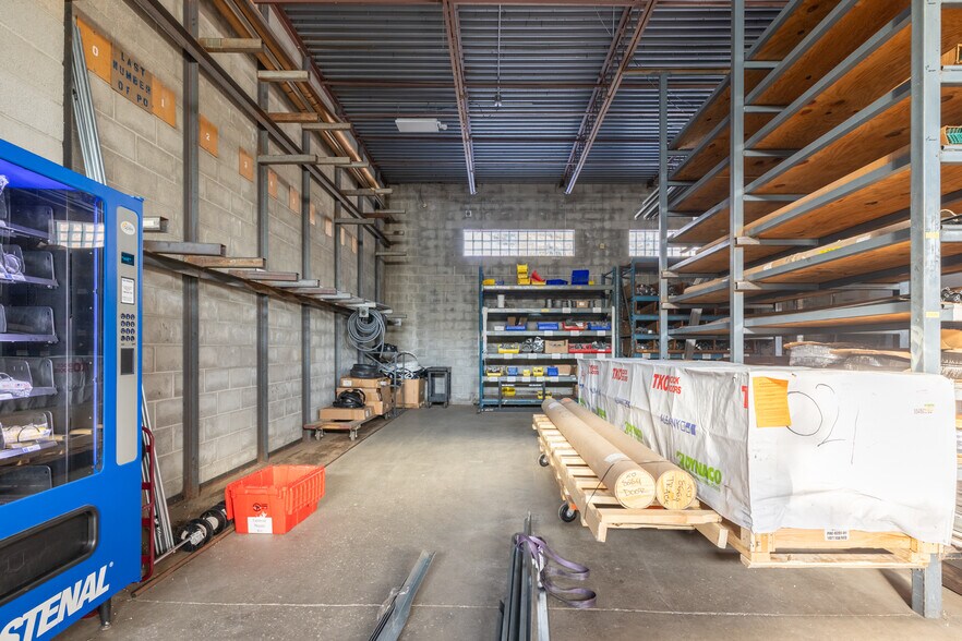 More Photos Of 151 Strong Rd, South Windsor Service For Sale