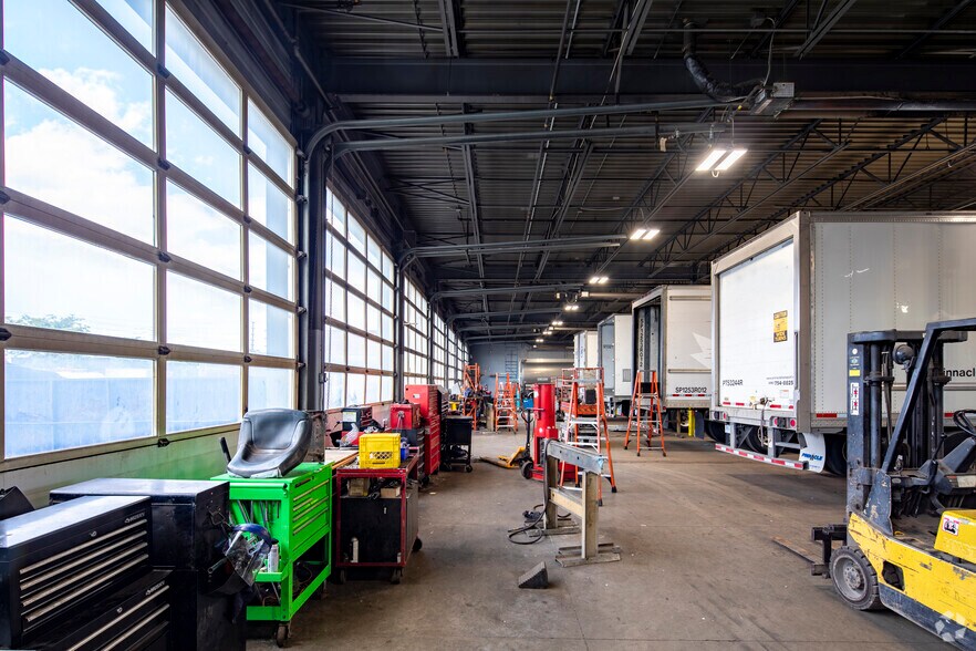 More Photos Of 6950 Tomken Rd, Mississauga Truck Terminal For Sale
