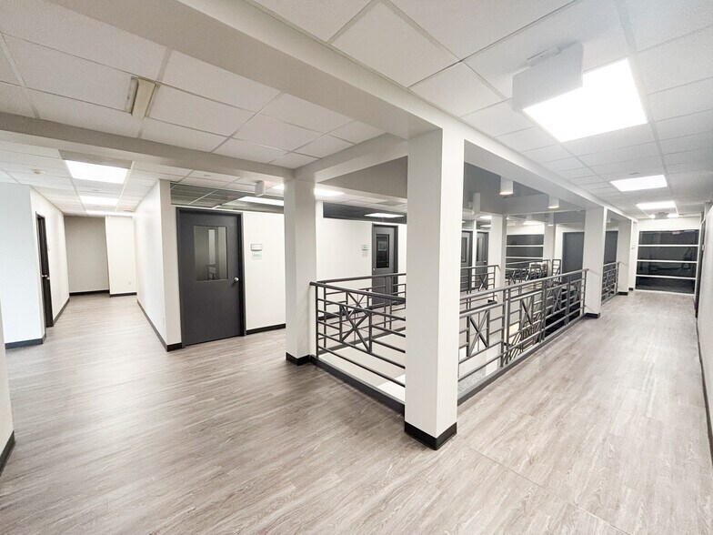 More Photos Of 3171 E Sunshine St, Springfield Office Residential For Lease