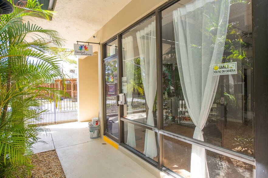 More Photos Of 2595 Tamiami Trl, Port Charlotte Apartments For Lease