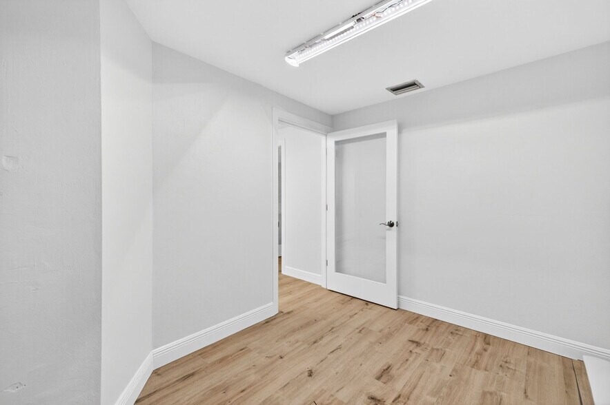 More Photos Of 5235 Ramsey Way, Fort Myers Office For Sale