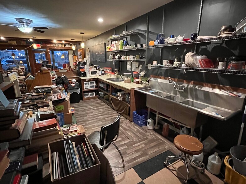 More Photos Of 1020 16th St, Bedford General Retail For Sale