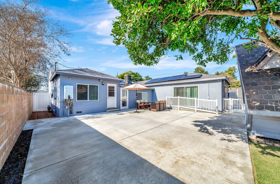 More Photos Of 6856 Hesperia Ave, Reseda Assisted Living For Sale