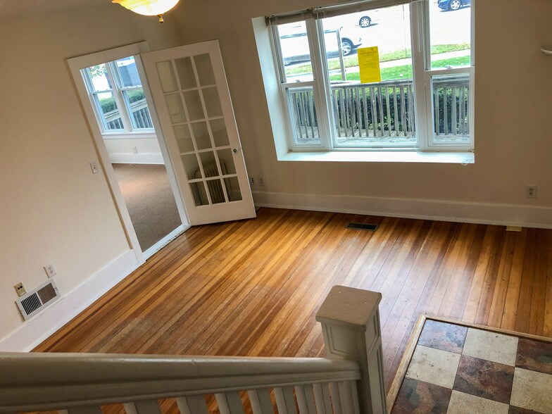 More Photos Of 942 E State St, Geneva Loft Creative Space For Sale
