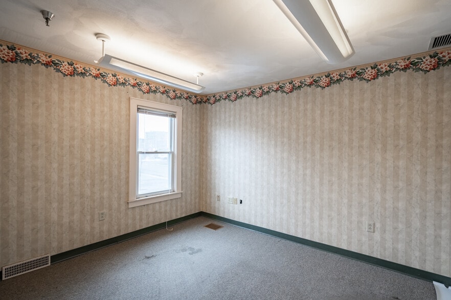 More Photos Of 1105 Monroe St, Endicott Medical For Sale