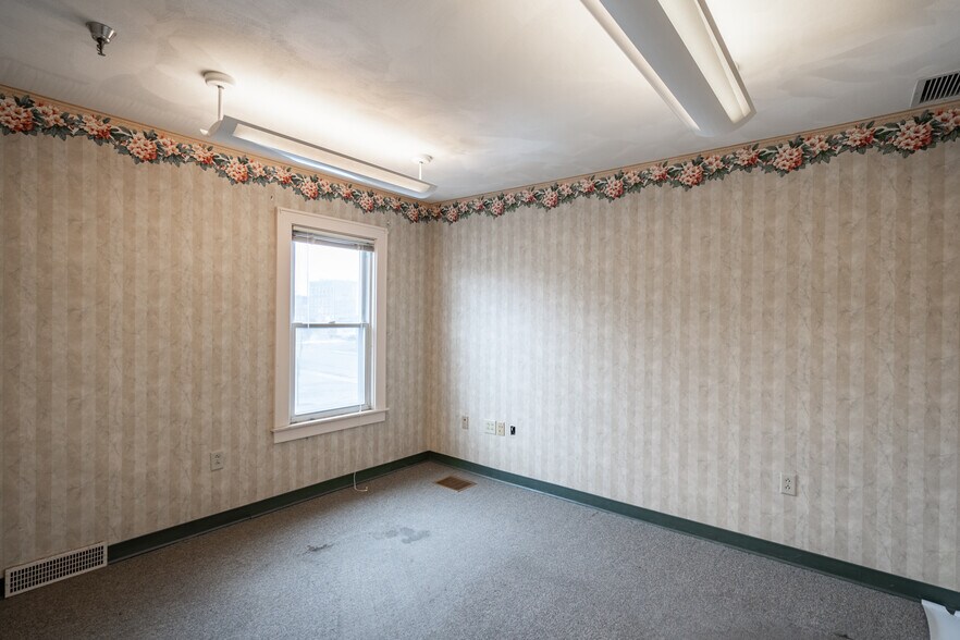 More Photos Of 24 Madison Ave, Endicott Medical For Sale