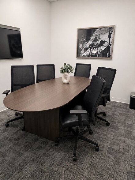 More Photos Of 600 W 6th St, Fort Worth Coworking Space