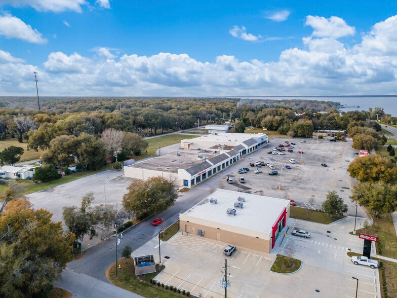 More Photos Of 915 N Summit St, Crescent City Unknown For Lease