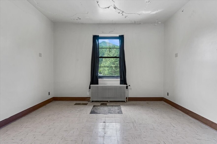 More Photos Of 99 Satherfield Rd, Silverton Hospitality For Sale