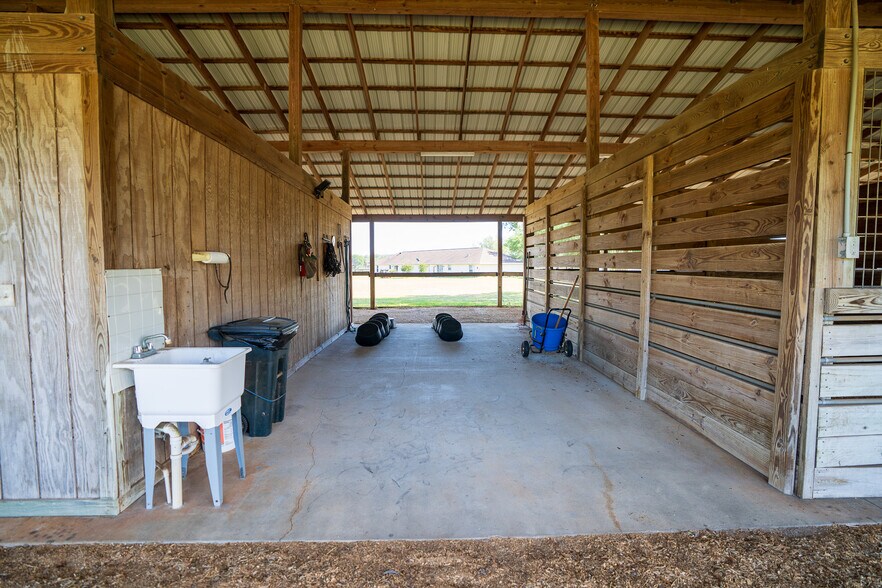 More Photos Of 12219 SW 26th St, Ocala Horse Stables For Sale