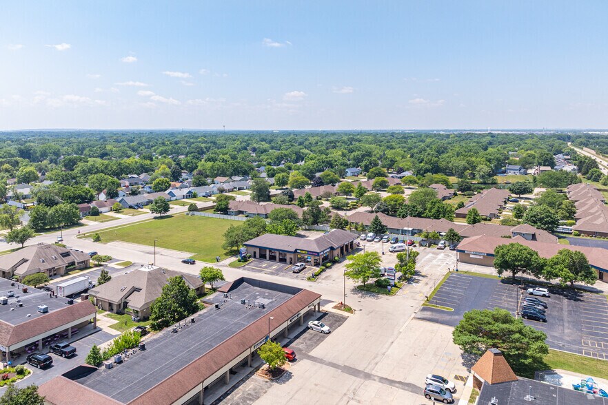 More Photos Of 18 W Merchants Dr, Montgomery Auto Repair For Sale
