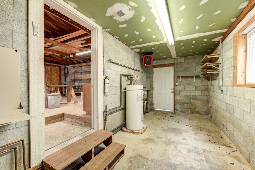 More Photos Of 654 W Main St, Monroe Office For Sale