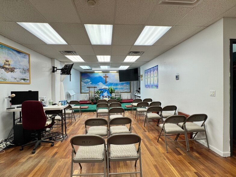 More Photos Of 67-21 Roosevelt Ave, Woodside Office For Sale