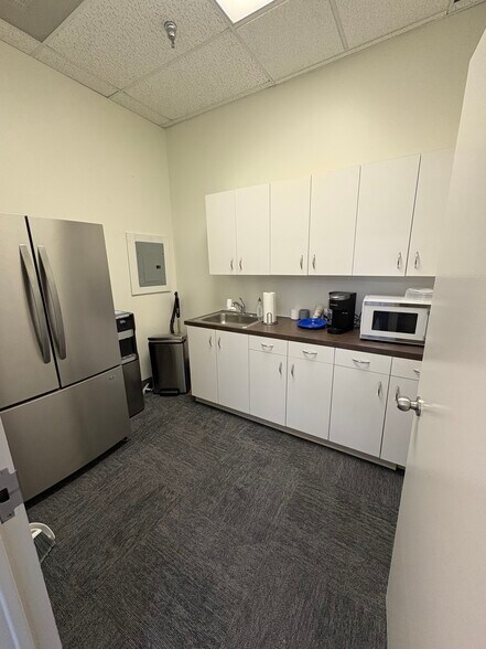 More Photos Of 7401 Forbes Blvd, Lanham Office For Sale