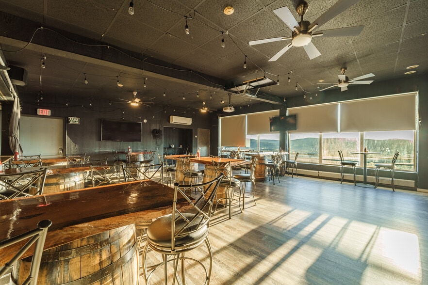 More Photos Of 33 County Road 60, Waverly Hotel For Sale