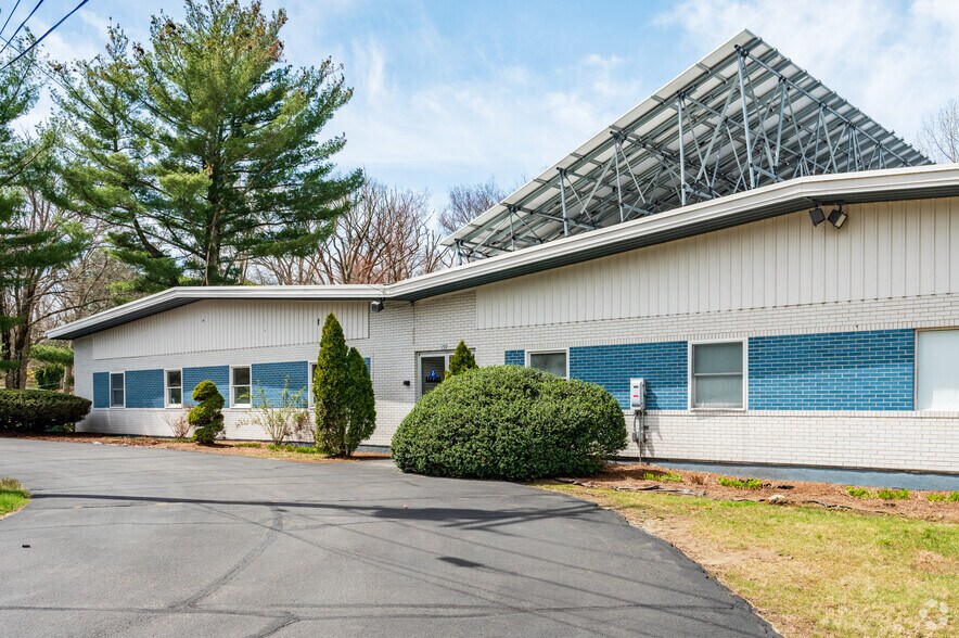 More Photos Of 159 Chestnut St, Ashland Light Distribution For Lease