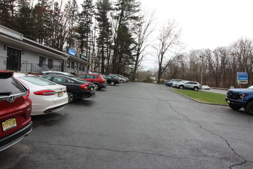 More Photos Of 2002 Rt-31, Clinton Township Unknown For Lease