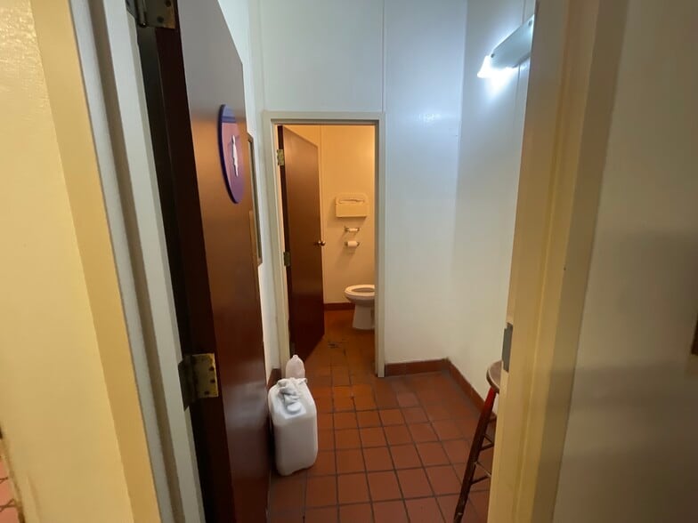 More Photos Of 111 E March Ln, Stockton Hotel For Lease