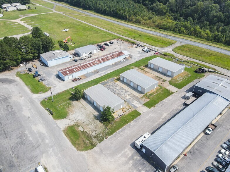 More Photos Of 3006 Air Park Rd, Fuquay Varina Warehouse For Lease