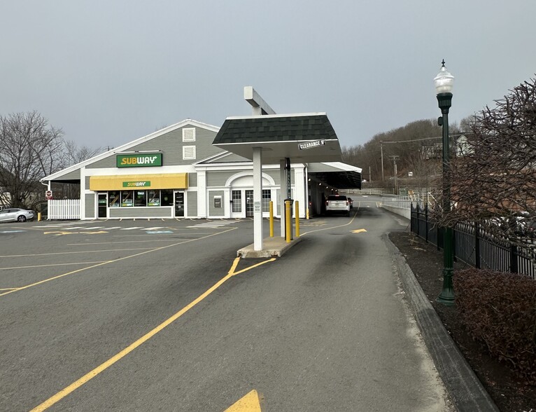 Primary Photo Of 35 Bridge St, Gardiner Fast Food For Lease