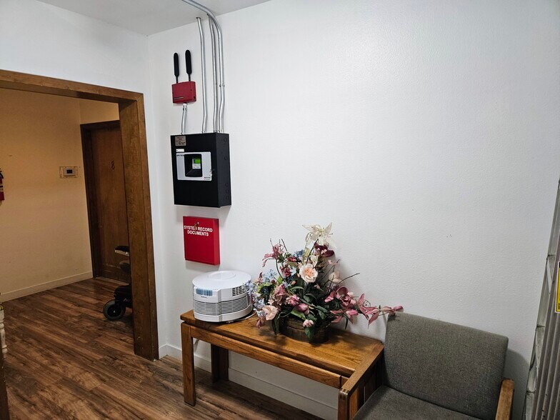 More Photos Of 181 NW Bunnell Ave, Grants Pass Apartments For Sale