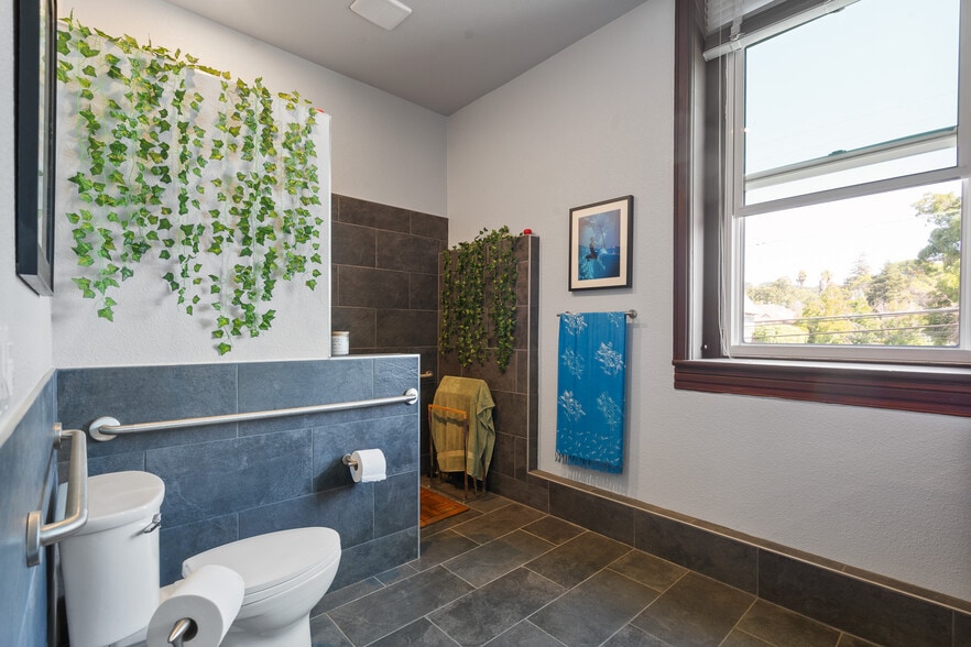 More Photos Of 106 W J St, Benicia Office For Sale