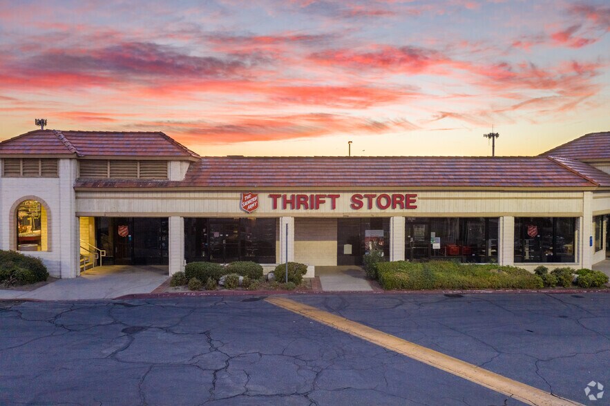 More Photos Of 17009 Valley Blvd, Fontana Unknown For Lease