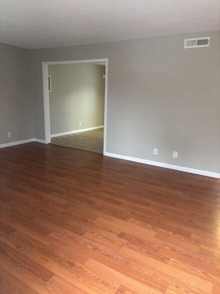 More Photos Of 944-944 Chadwick Dr, Kingsport Apartments For Sale
