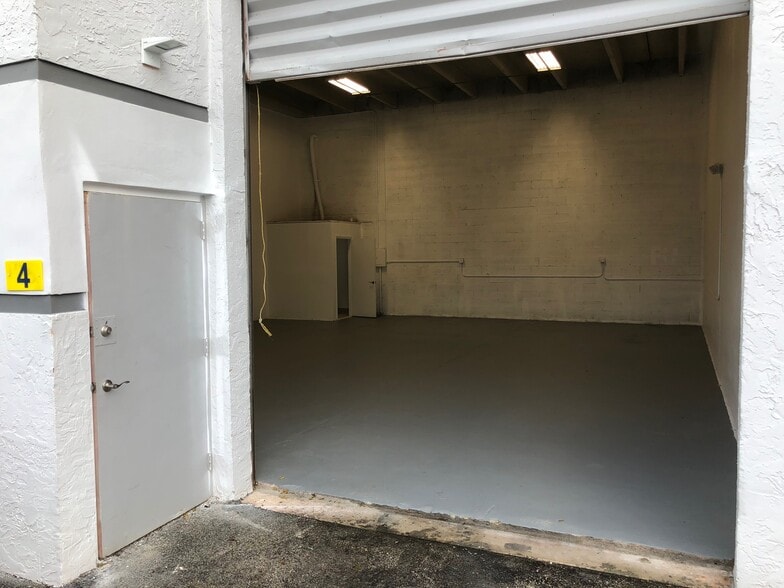 More Photos Of 1900 NW 33rd St, Pompano Beach Warehouse For Lease