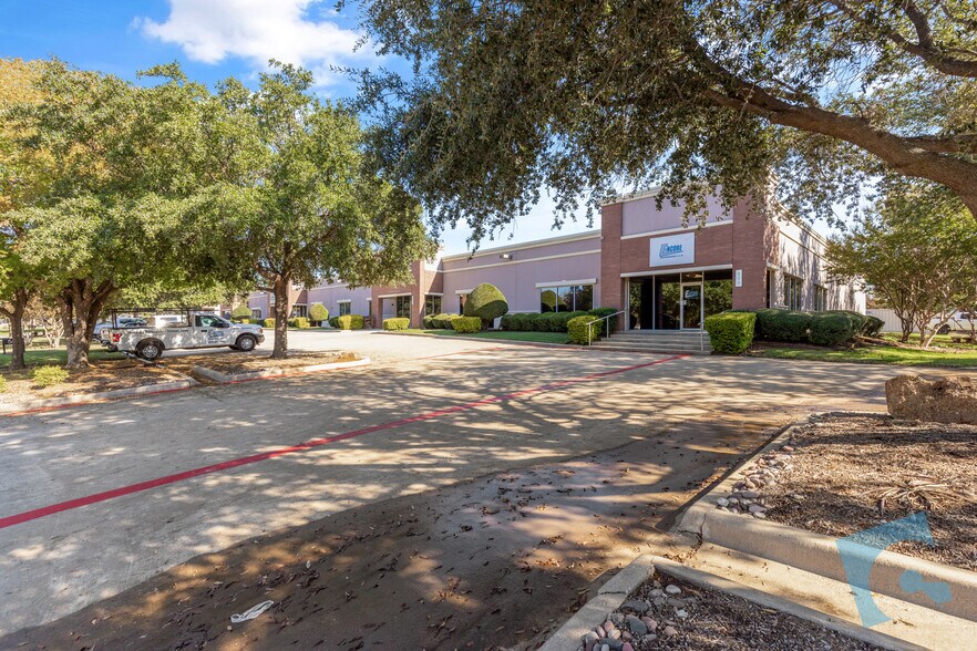 More Photos Of 535 S Nolen Dr, Southlake Light Manufacturing For Lease