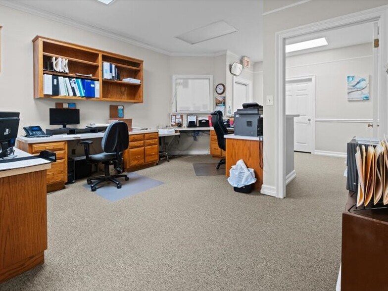 More Photos Of 123 Medical Dr, Palestine Healthcare For Sale