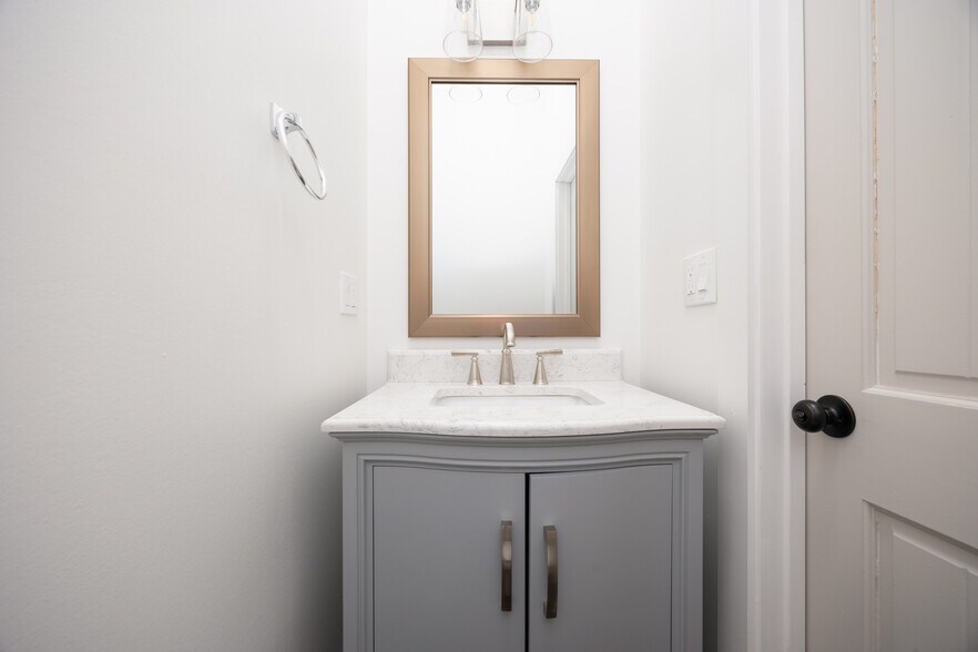 More Photos Of 50-52 S Main St, London Storefront Retail Residential For Sale