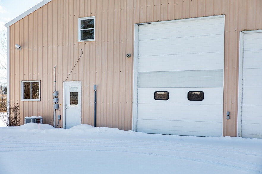 More Photos Of 891 Saratoga Rd, Gansevoort Warehouse For Lease