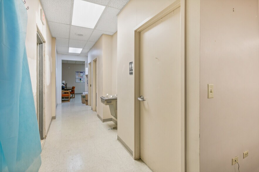 More Photos Of 6545 Normandy Blvd, Jacksonville Storefront Retail Office For Lease